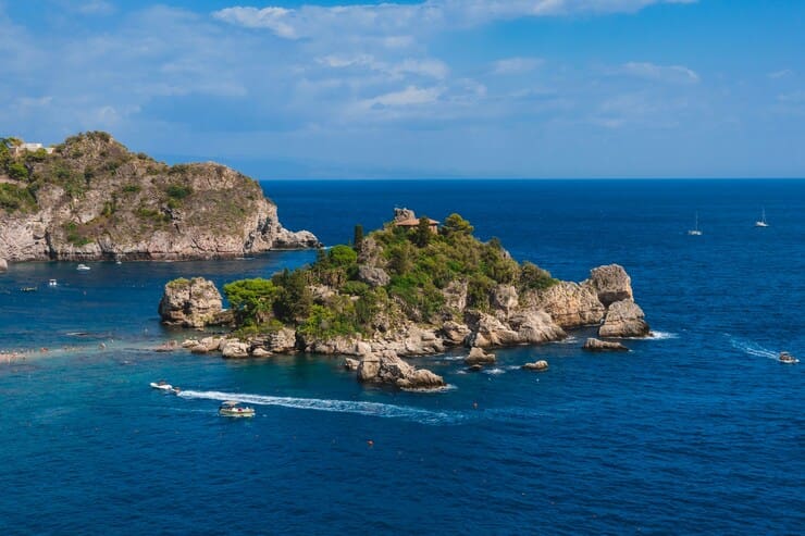 Visuale sull'Isola Bella a Taormina 